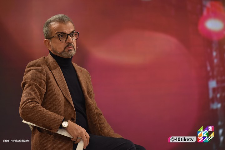 هرمز شجاعی‌مهر در صحنه برنامه تلویزیونی چهل تیکه