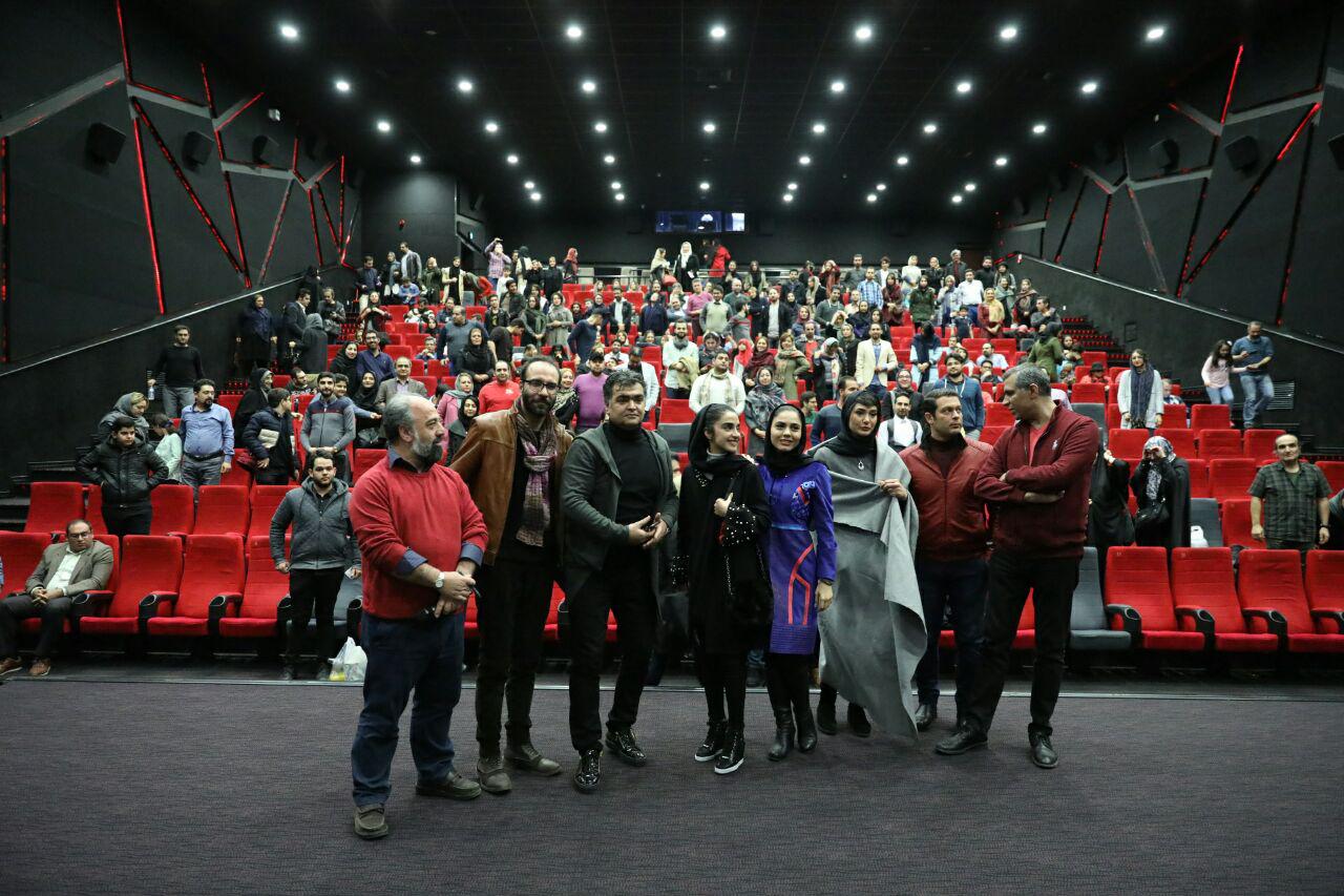 اصغر نعیمی در اکران افتتاحیه فیلم سینمایی هایلایت به همراه مینا وحید، پژمان بازغی و آزاده زارعی