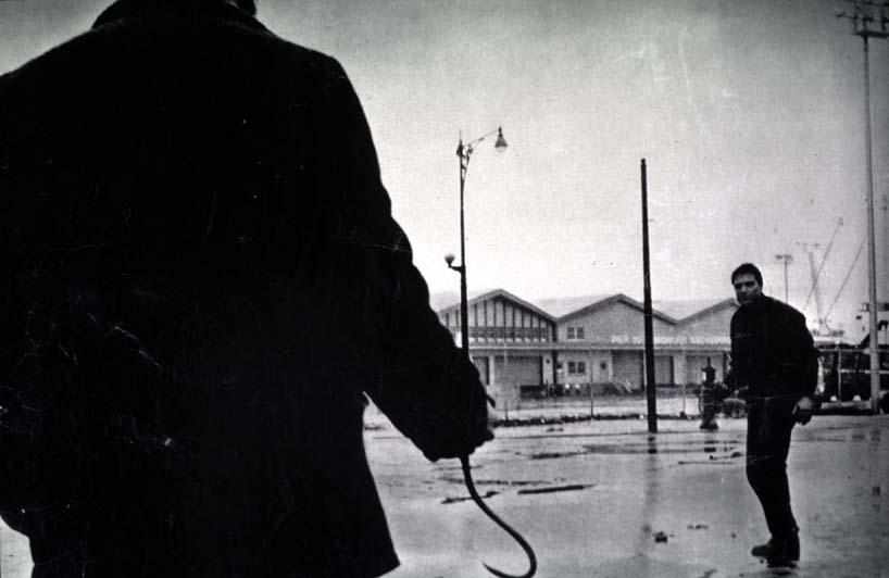 Raf Vallone در صحنه فیلم سینمایی A View from the Bridge