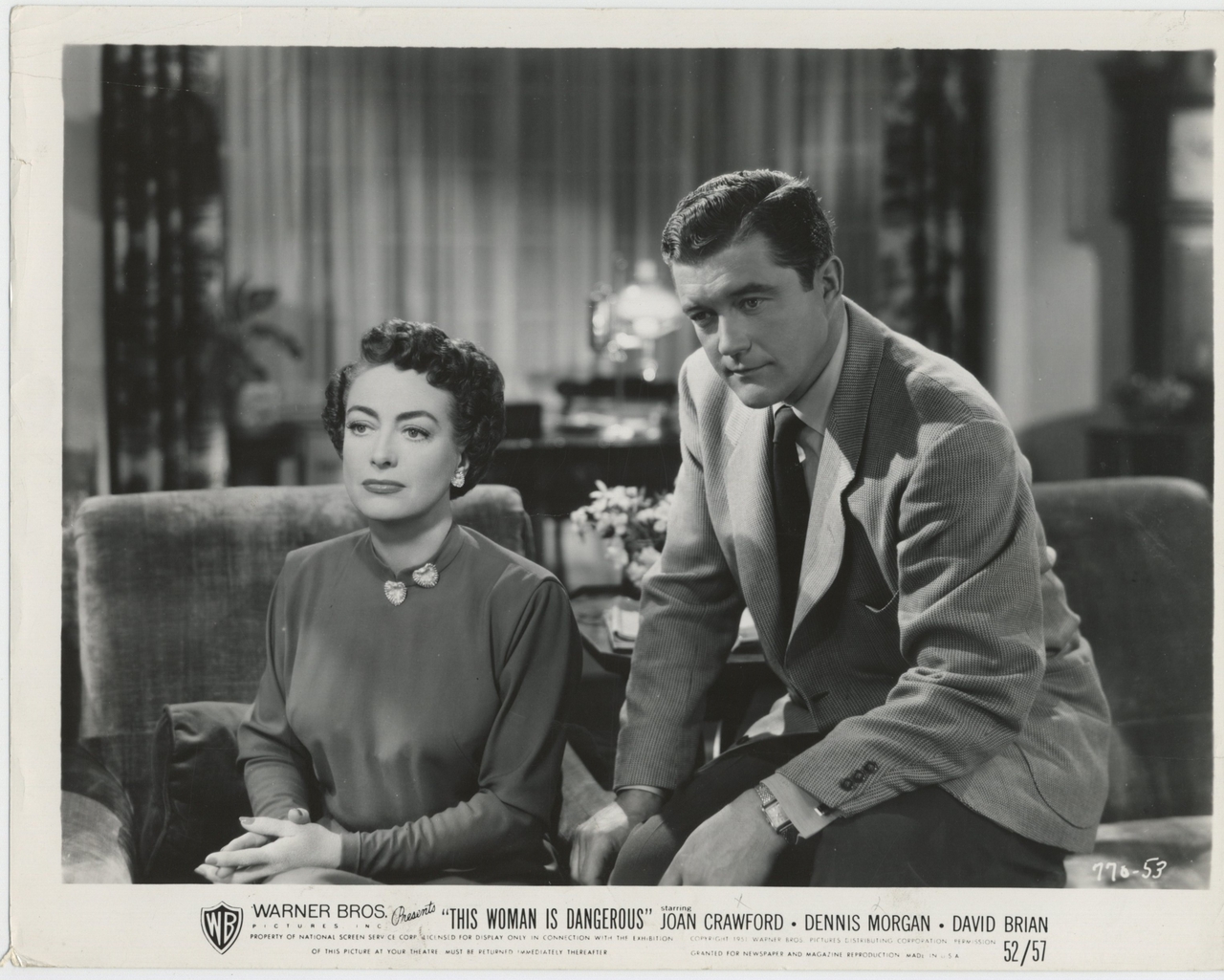 Joan Crawford در صحنه فیلم سینمایی This Woman Is Dangerous به همراه Dennis Morgan