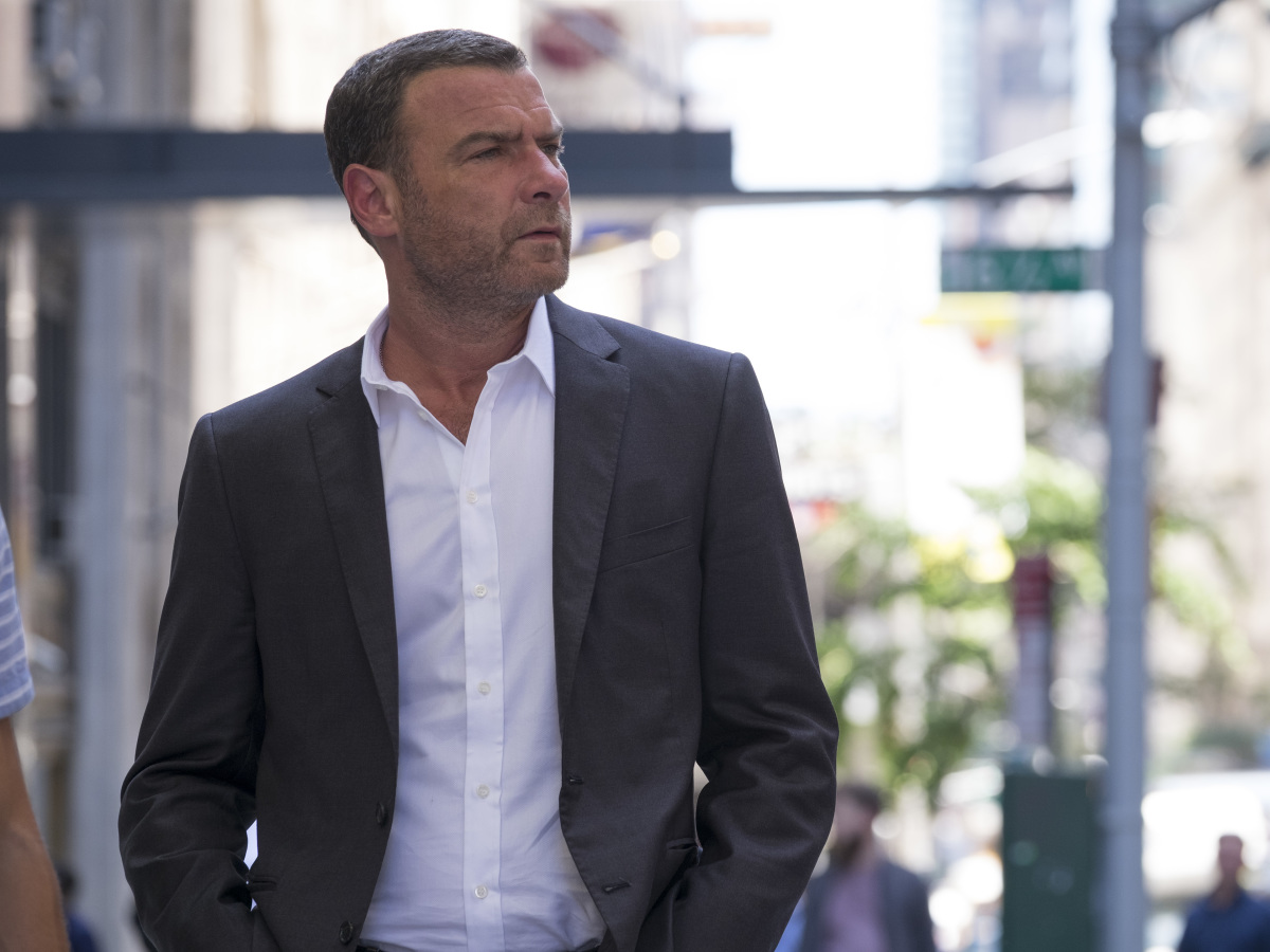  سریال تلویزیونی Ray Donovan به کارگردانی Colin Bucksey و Guy Ferland و مایکل اپتد و Daniel Attias و Allen Coulter و John Dahl و David Hollander و Lesli Linka Glatter و Michael Uppendahl و Tucker Gates