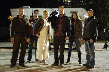 Scott Wentworth در صحنه فیلم سینمایی خاطرات مردگان به همراه Amy Lalonde، Michelle Morgan، Joshua Close، شان رابرتز و Joe Dinicol