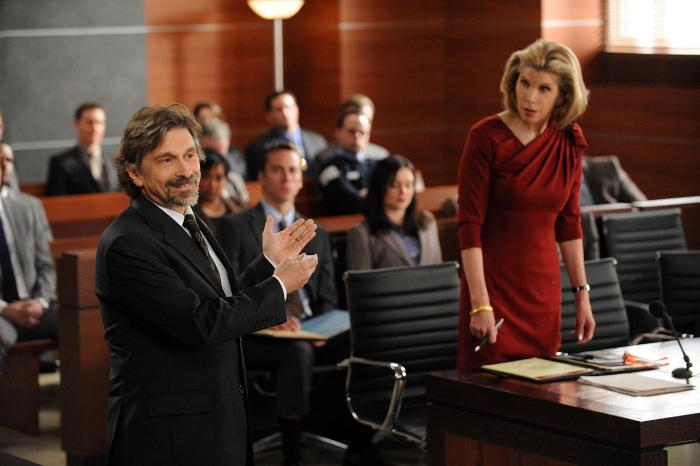 Dennis Boutsikaris در صحنه سریال تلویزیونی همسر خوب به همراه کریستین برنسکی