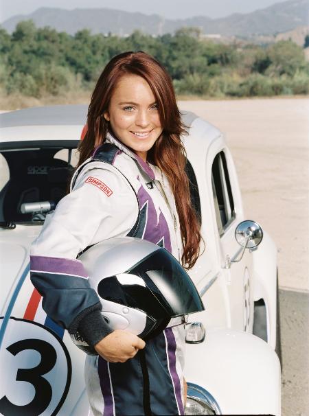 Herbie The Love Bug در صحنه فیلم سینمایی هربی پرواز میکند به همراه Lindsay Lohan