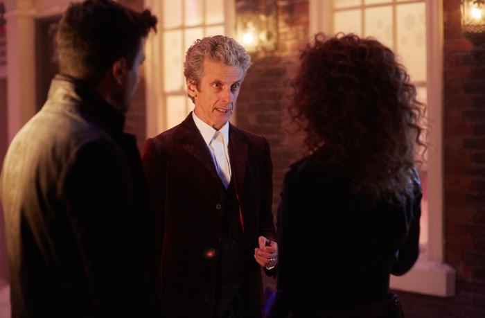 Phillip Rhys در صحنه سریال تلویزیونی Doctor Who به همراه Alex Kingston و Peter Capaldi