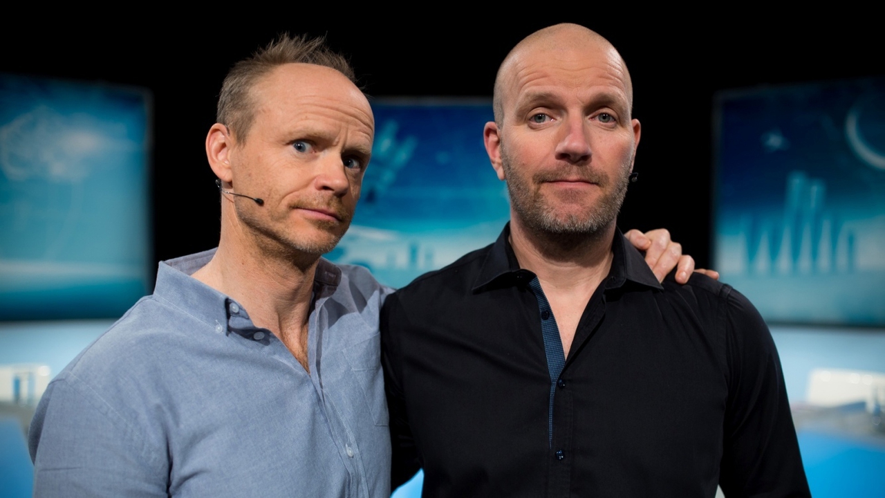 Harald Eia در صحنه سریال تلویزیونی Brille به همراه Bård Tufte Johansen