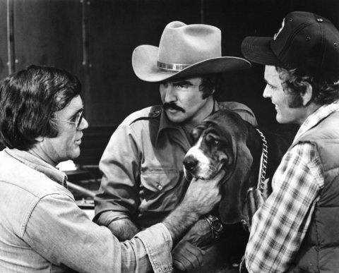 Hal Needham در صحنه فیلم سینمایی Smokey and the Bandit به همراه برت رینولدز و Jerry Reed