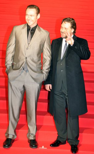 Kevin Durand در صحنه فیلم سینمایی رابین هود به همراه راسل کرو