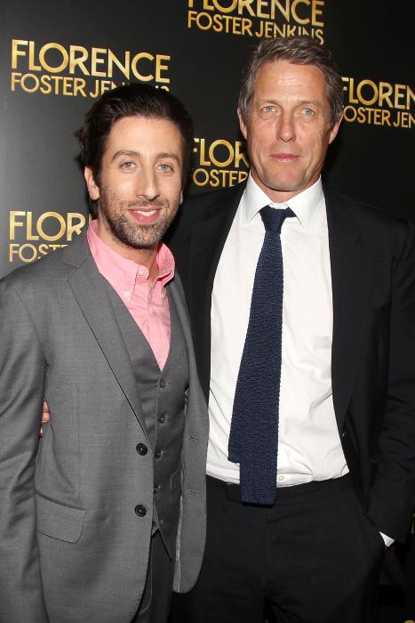 سیمون هلبرگ در صحنه فیلم سینمایی فلورانس فاستر جنکینس به همراه هیو گرانت