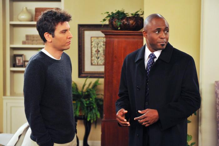 Wayne Brady در صحنه سریال تلویزیونی آشنایی با مادر به همراه Josh Radnor