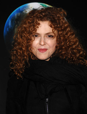 Bernadette Peters در صحنه فیلم سینمایی پیشگویی