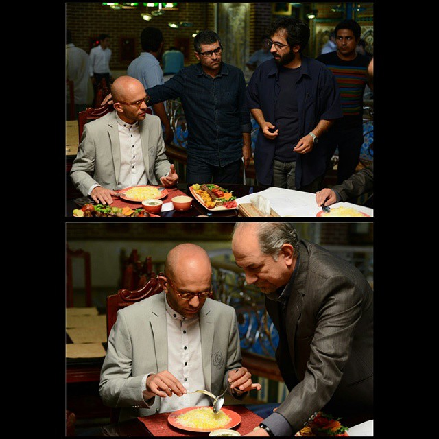 تصویری از بابک حمیدیان، بازیگر و تهیه کننده سینما و تلویزیون در حال بازیگری سر صحنه یکی از آثارش