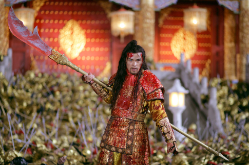 جی چو در صحنه فیلم سینمایی نفرین گل طلایی