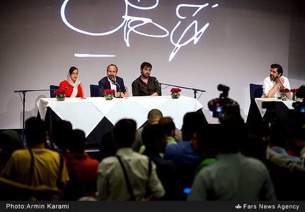 سید‌شهاب حسینی در نشست خبری فیلم سینمایی فروشنده به همراه ترانه علیدوستی و اصغر فرهادی