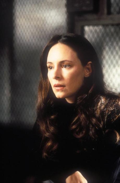 Madeleine Stowe در صحنه فیلم سینمایی دوازده میمون