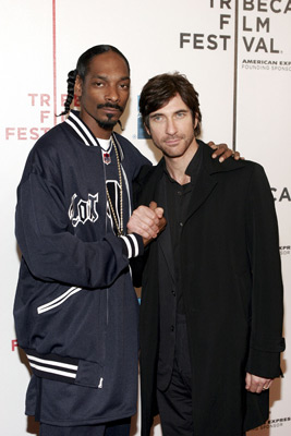 Dylan McDermott در صحنه فیلم سینمایی The Tenants به همراه Snoop Dogg