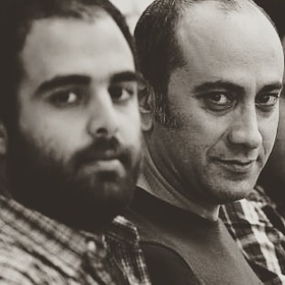 تصویری از عارف لرستانی، بازیگر و کارگردان سینما و تلویزیون در پشت صحنه یکی از آثارش