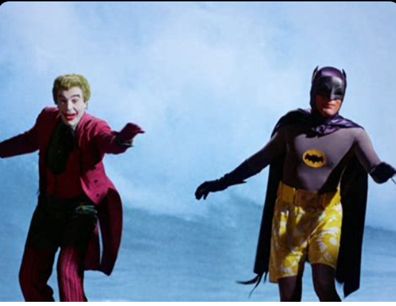 Cesar Romero در صحنه سریال تلویزیونی Batman به همراه ادام وست
