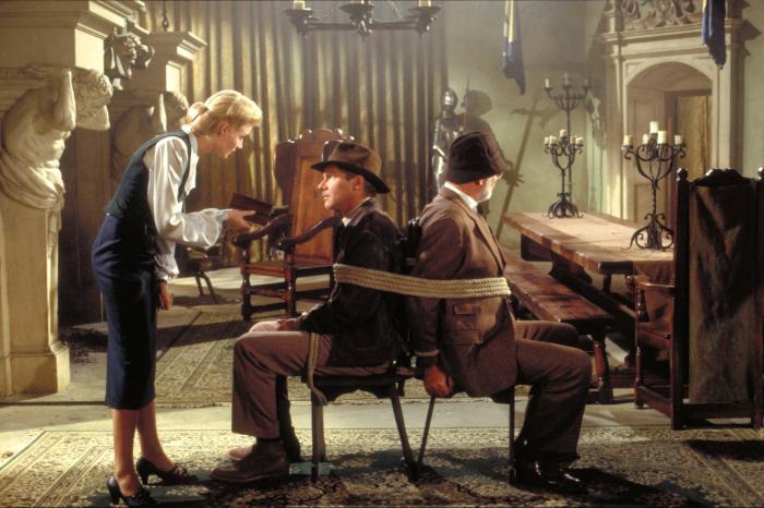 Alison Doody در صحنه فیلم سینمایی ایندیانا جونز و آخرین جنگ صلیبی به همراه هریسون فورد و شان کانری
