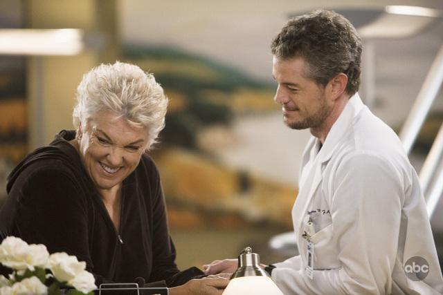 Tyne Daly در صحنه سریال تلویزیونی آناتومی گری به همراه Eric Dane