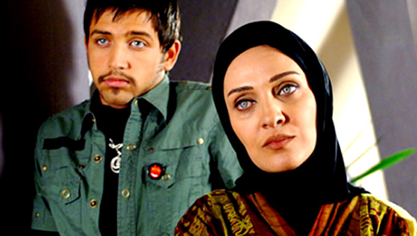 رویا نونهالی در صحنه سریال تلویزیونی ساختمان ۸۵ به همراه محسن افشانی