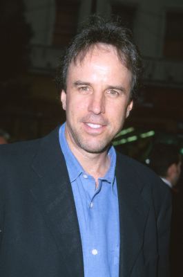 Kevin Nealon در صحنه فیلم سینمایی میدان نبرد زمین