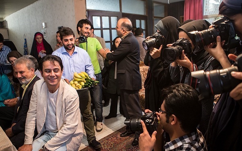 جلیل فرجاد در پشت صحنه سریال تلویزیونی فاخته به همراه رحیم نوروزی