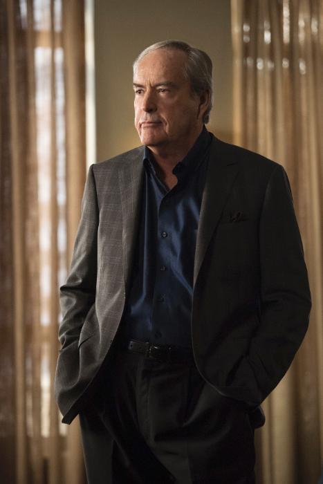 Powers Boothe در صحنه سریال تلویزیونی ماموران شیلد