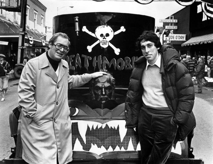 Matty Simmons در صحنه فیلم سینمایی خانه حیوانات به همراه ایوان رایتمن