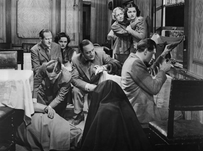Cecil Parker در صحنه فیلم سینمایی بانو ناپدید می شود به همراه Dame May Whitty، Basil Radford، Naunton Wayne، Margaret Lockwood، Michael Redgrave و Linden Travers