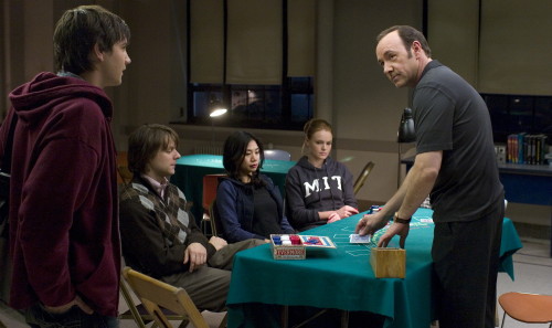کیت بازورث در صحنه فیلم سینمایی 21 به همراه کوین اسپیسی، جیم استارگس، Jacob Pitts و Liza Lapira