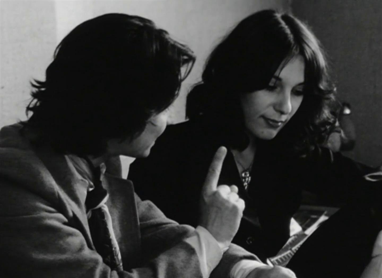 Bernadette Lafont در صحنه فیلم سینمایی The Mother and the Whore به همراه Jean-Pierre Léaud