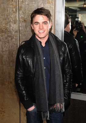 Jesse McCartney در صحنه فیلم سینمایی دوست دارم، مرد