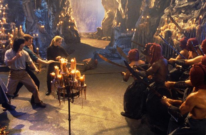 Linden Ashby در صحنه فیلم سینمایی مورتال کامبت به همراه Bridgette Wilson-Sampras و Robin Shou