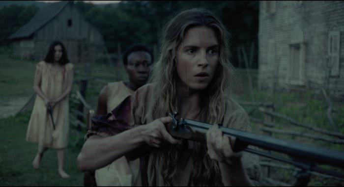 Muna Otaru در صحنه فیلم سینمایی The Keeping Room به همراه Brit Marling