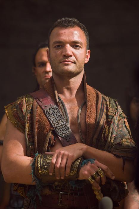Nick E. Tarabay در صحنه سریال تلویزیونی اسپارتاکوس