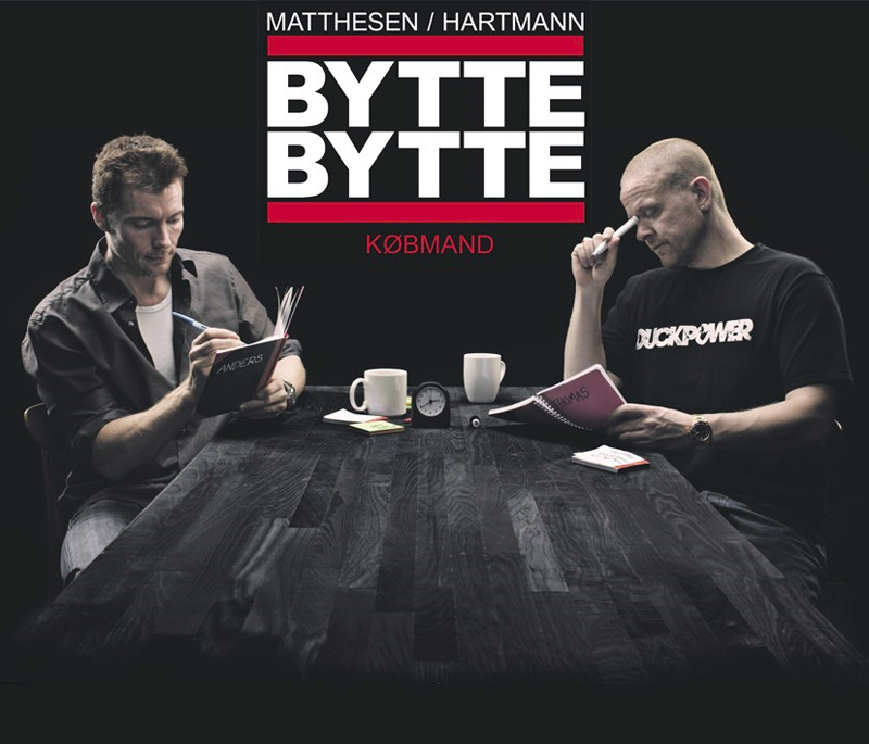 Anders Matthesen در صحنه فیلم سینمایی Matthesen/Hartmann: Bytte bytte købmand به همراه Thomas Hartmann