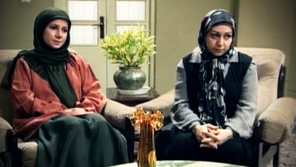 لیلی رشیدی در صحنه سریال تلویزیونی بدون شرح به همراه مریم سعادت