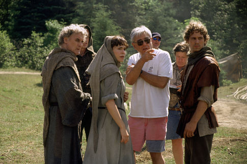 فرانسیس اوکانر در صحنه فیلم سینمایی خط زمان به همراه Billy Connolly، پل واکر، Richard Donner و Neal McDonough