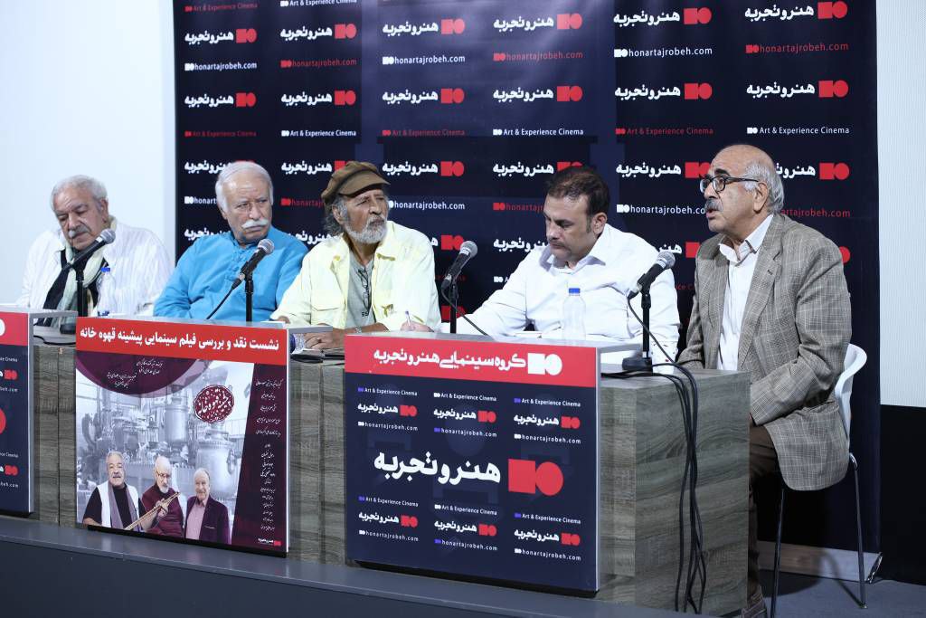 تصویری از مهدی حدادی، بازیگر سینما و تلویزیون در پشت صحنه یکی از آثارش