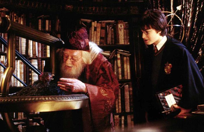 ریچارد هریس در صحنه فیلم سینمایی هری پاتر و تالار اسرار به همراه دنیل ردکلیف