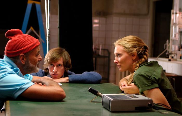 وس اندرسن در صحنه فیلم سینمایی زندگی در آب با استیو زیسو به همراه بیل مورای و کیت بلانشت