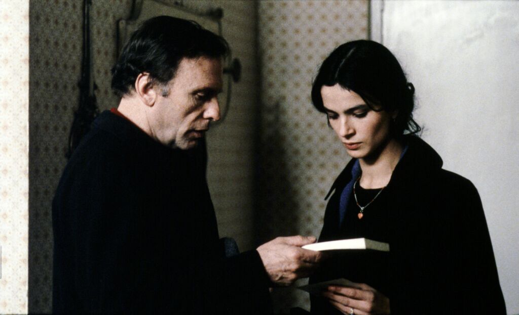 ژان لویی ترنتینیان در صحنه فیلم سینمایی Colpire al cuore به همراه Laura Morante