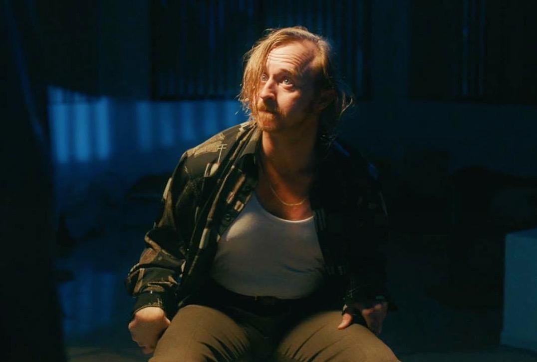 Dusty Sorg در صحنه فیلم سینمایی Bloodline