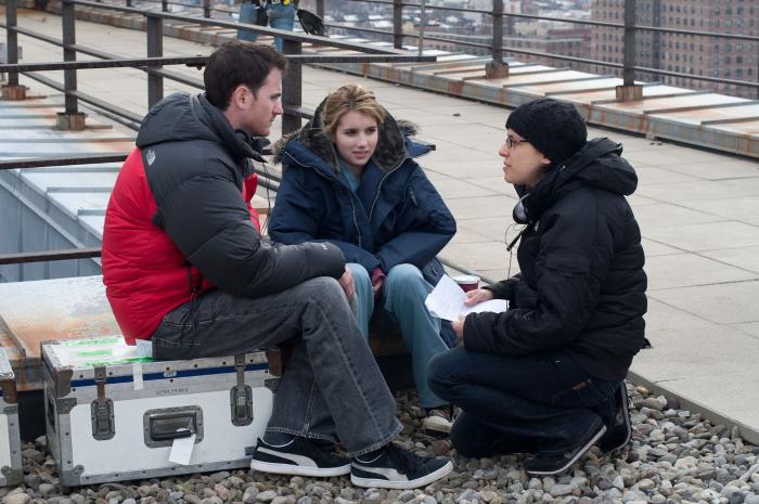 Ryan Fleck در صحنه فیلم سینمایی یک داستان خنده دار به همراه Anna Boden و Emma Roberts
