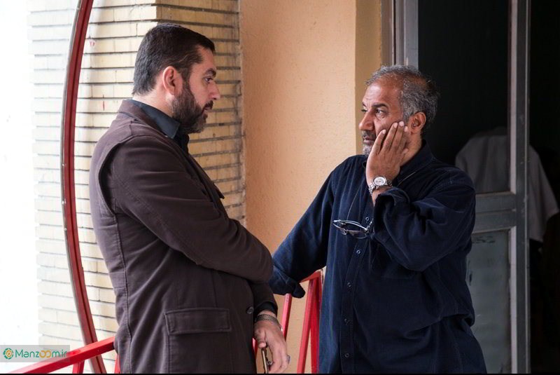 محمدمهدی عسگرپور در پشت صحنه سریال تلویزیونی نفس گرم به همراه سید محمود رضوی