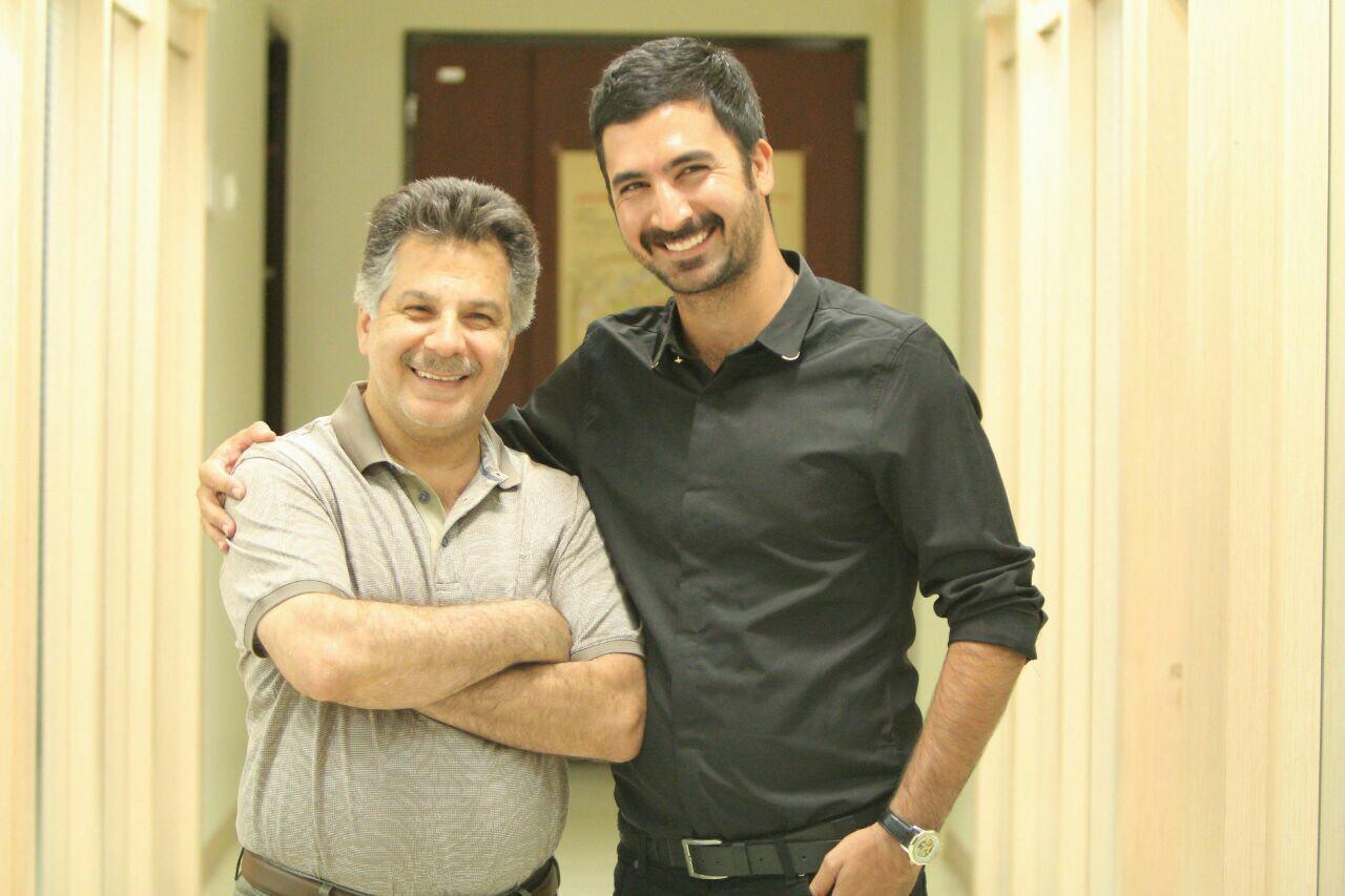 تصویری شخصی از کریم امینی، بازیگر و دستیار کارگردان سینما و تلویزیون به همراه محمد‌حسین فرح‌بخش