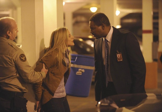 میکلتی ویلیامسون در صحنه سریال تلویزیونی 24 به همراه Katee Sackhoff