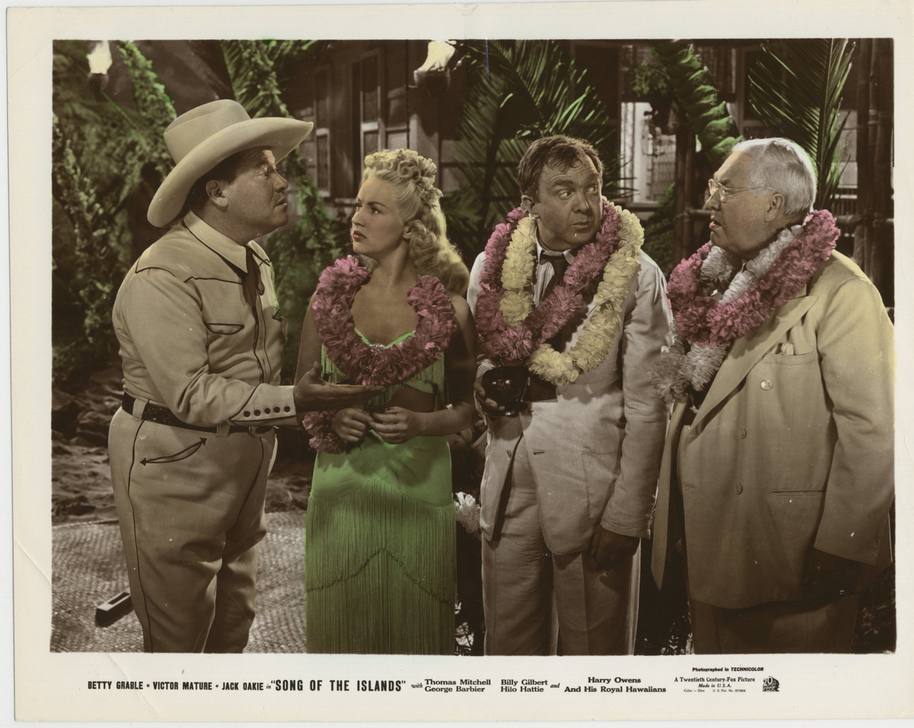 Jack Oakie در صحنه فیلم سینمایی Song of the Islands به همراه George Barbier، توماس میچل و Betty Grable