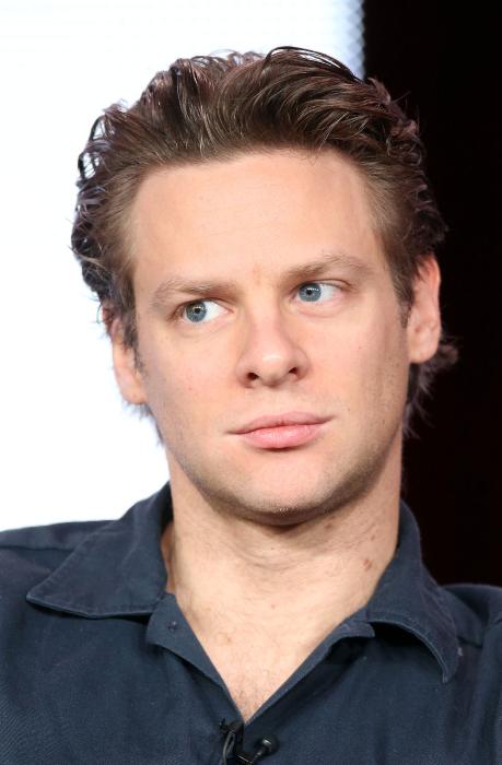 Jacob Pitts در صحنه سریال تلویزیونی درست به هدف